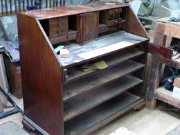 Desk for repair